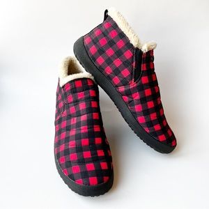 Men’s Yes We Vibe Comfort Buffalo Plaid Lounge Sneaker Slipper Size 12